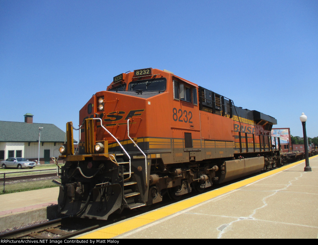 BNSF 8232